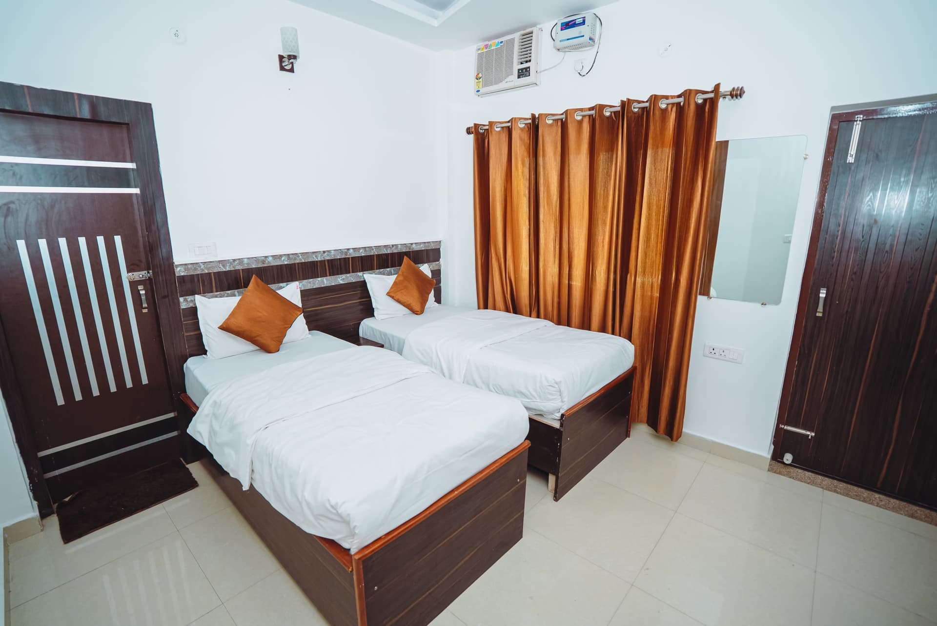 Shared room with twin beds at Sriezaa Yogshala