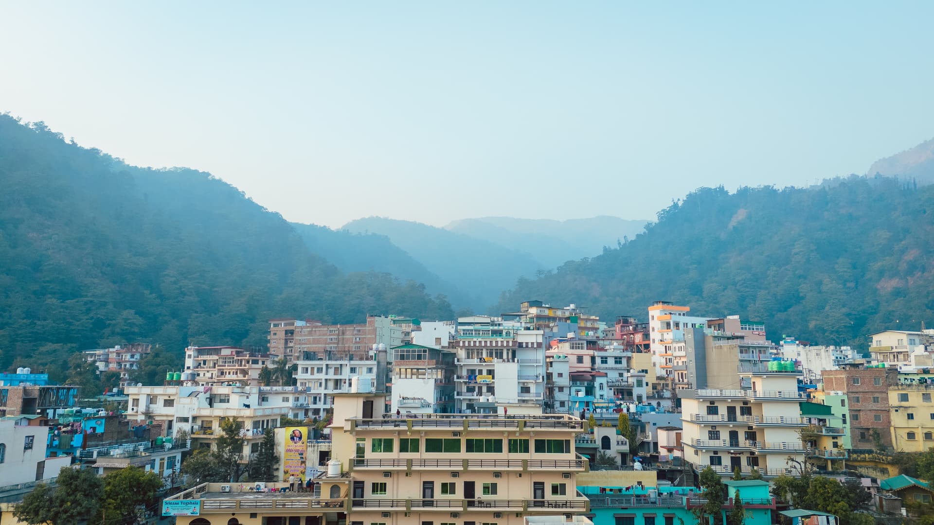 Sriezaa Yogshala school building entrance in Rishikesh